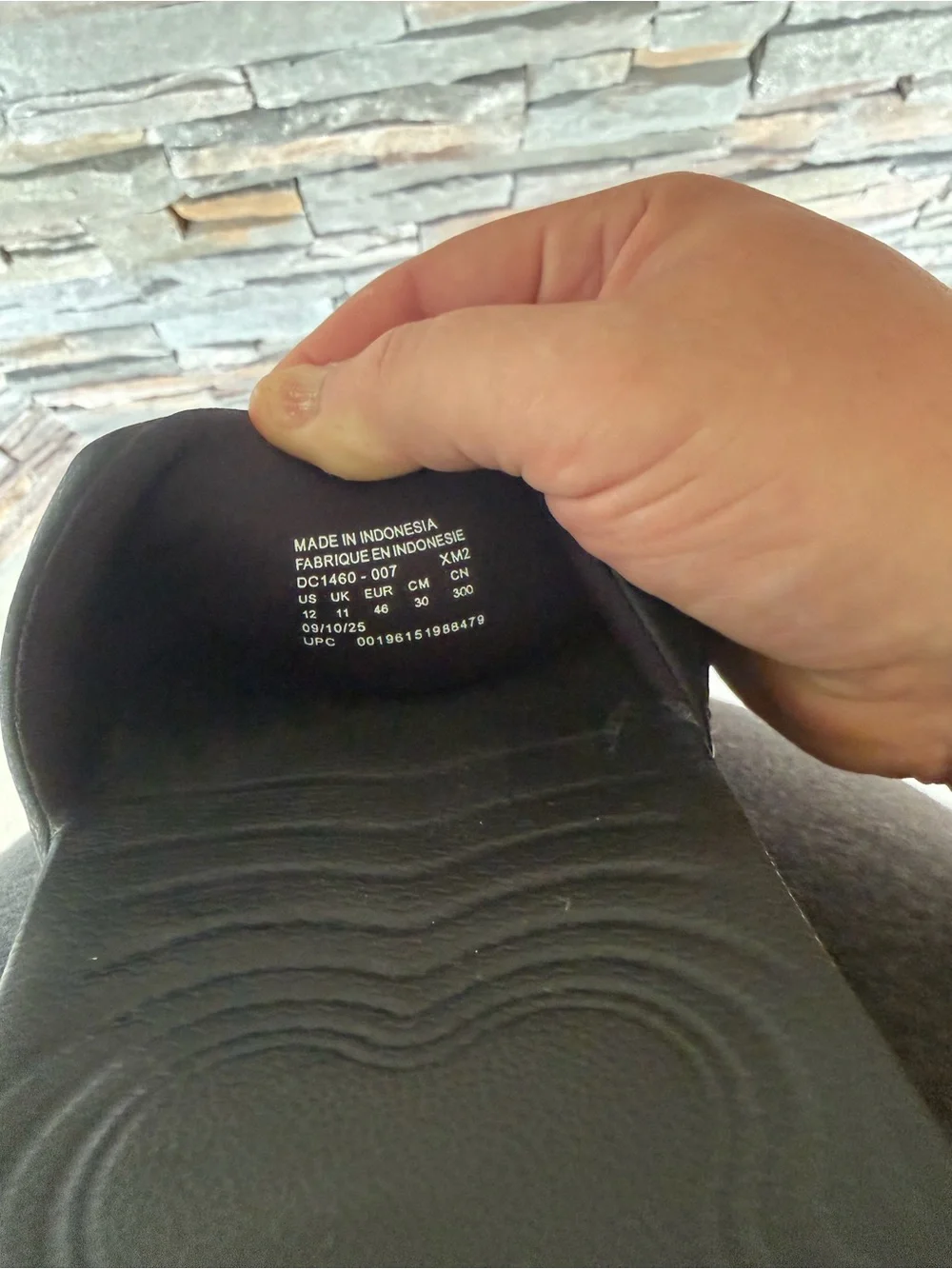 NWOT Nike El Cirro men’s black/black men’s size 12 US slides sandals